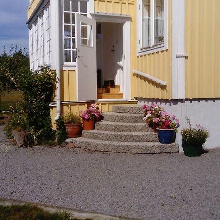 Charmig Villalagenhet 150 M Fran Vanerns Strand Mariestad Exterior photo