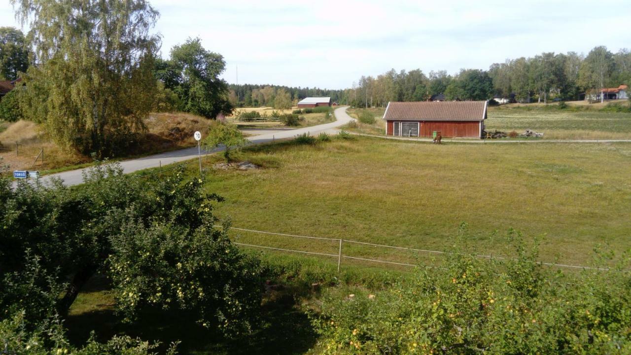 Charmig Villalagenhet 150 M Fran Vanerns Strand Mariestad Exterior photo